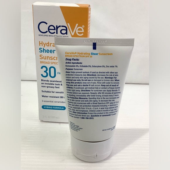 CeraVe Hydrating Sheer Sunscreen SPF 30 Developed w Dermatologist 3Fl oz / 89ml - Picture 2 of 5